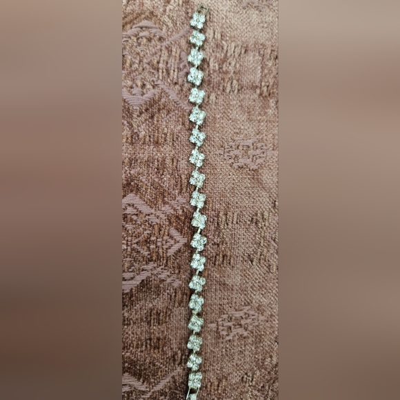 🌟Elegant  Silver Bracelet With Sparkling Princess Cut Crystal Rhinestones🌟 - Picture 3 of 11
